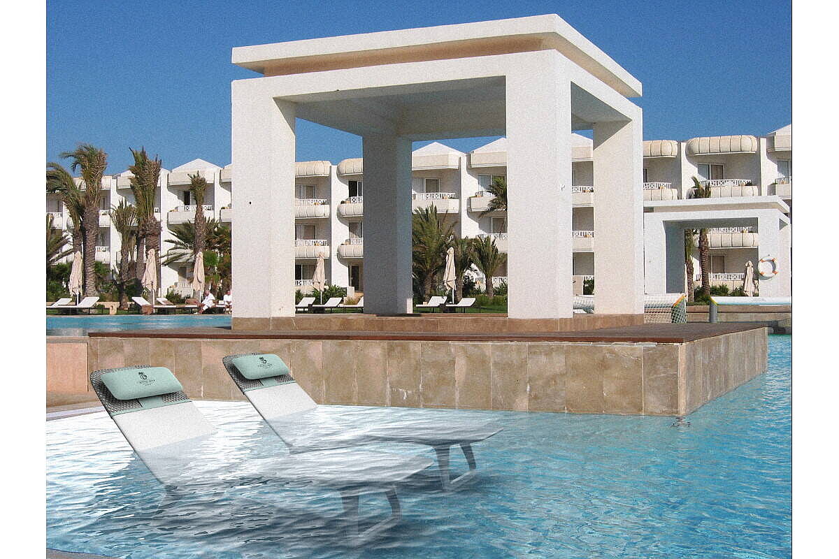 Beton-Sitzliege 'Heated Lounger' in hellgrau inkl. Heizfunktion - Design: Sacha Lakic