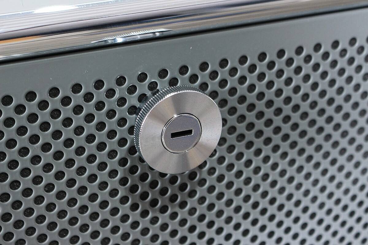 Sideboard / USM Haller / 6 Fächer mit Klappen / mittelgrau / Akustikfront