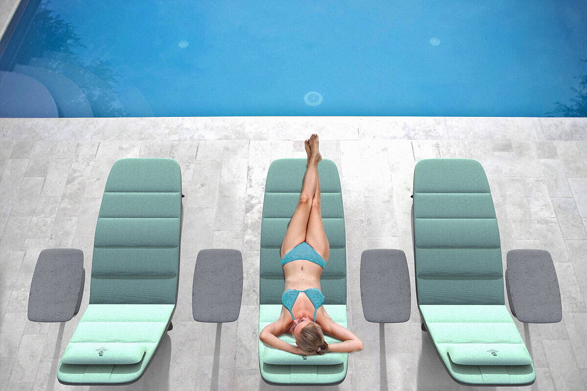 Beton-Sitzliege 'Heated Lounger' in hellgrau inkl. Heizfunktion - Design: Sacha Lakic