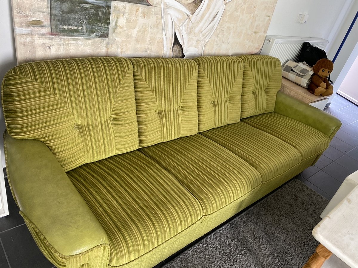 Grünes Sofa