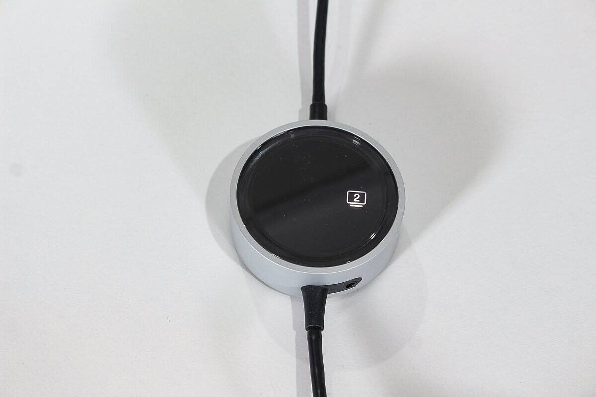 Konferenzanlage / Steelcase 'media:scape TC' / 150 x 200 cm / weiß / 2 Monitorhalter