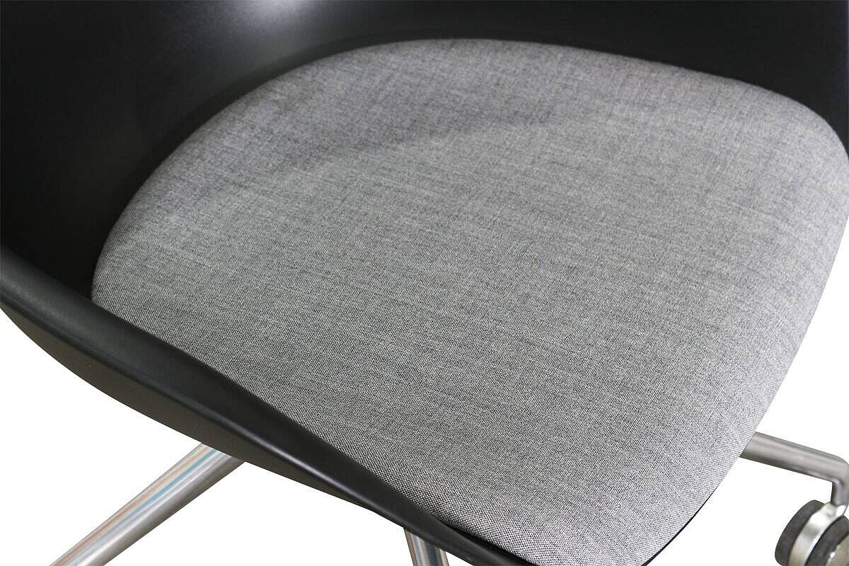 Konferenzstuhl / arper 'Duna 02' / Sitzschale schwarz / Kissen grau / auf Rollen