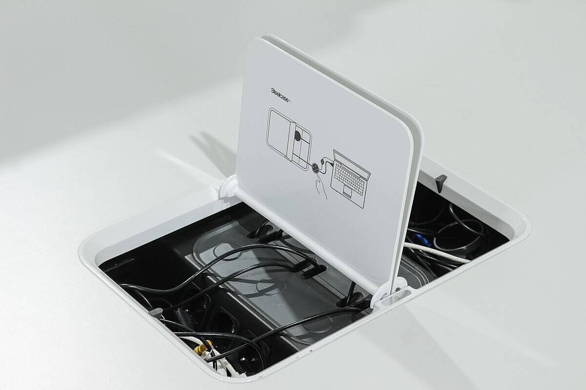 Konferenzanlage / Steelcase 'media:scape TC' / 150 x 200 cm / weiß / 2 Monitorhalter