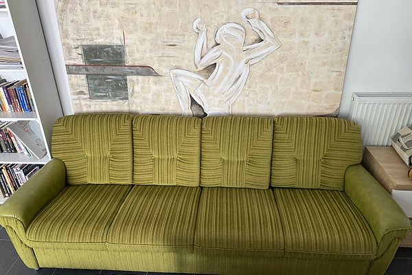 Grünes Sofa